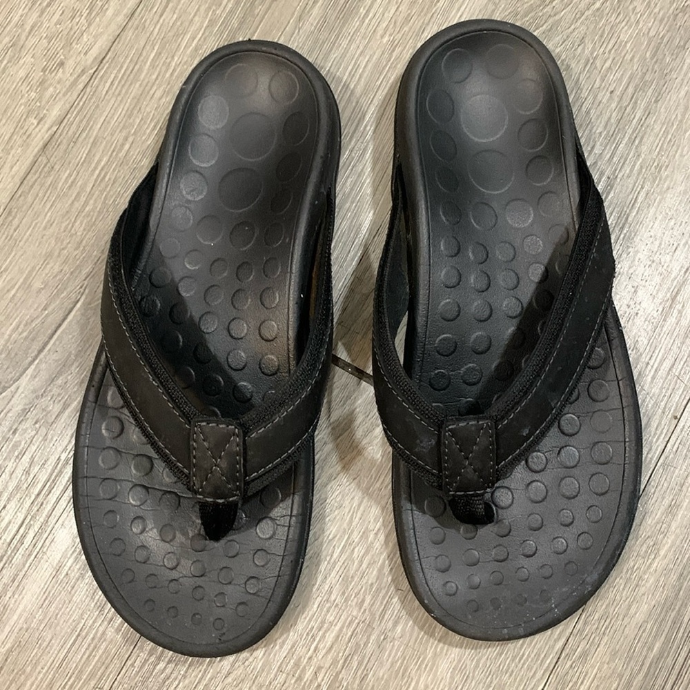 Vionic Black Thong Style Flip-Flop Sandals‎ size 7